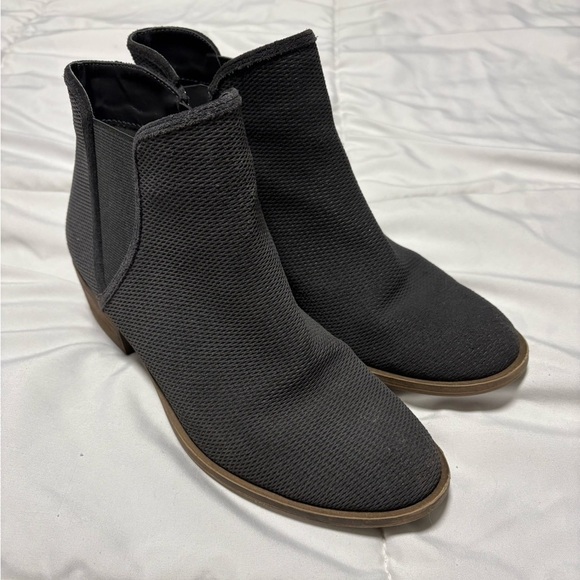 Kensie Gerona Leather Ankle Bootie Pointed Toe charcoal grey perforated size 7.5 - Picture 2 of 10